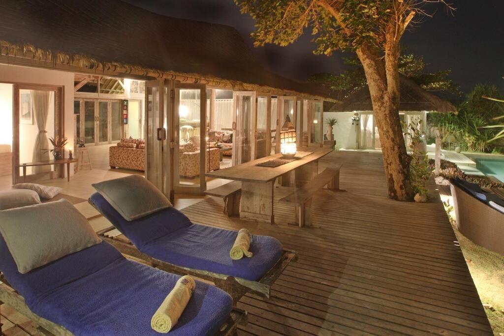 Villa Lumba Lumba - Oceanfront & Spectacular View! Нуса-Лембонган Экстерьер фото